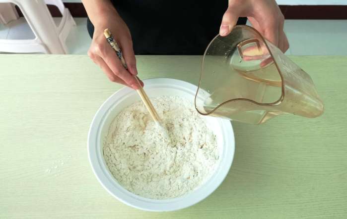 临夏回族厨娘油条教程,油条最简单的做法和配方