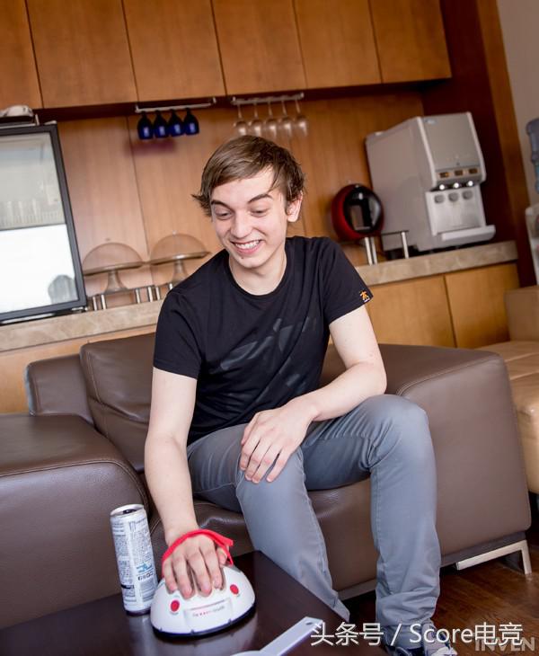 fnc赛后采访caps强颜欢笑,caps说fnc本来就拿过冠军