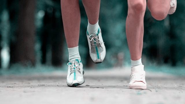 跑步膝盖痛是什么原因引起的,因为跑步导致膝盖痛抹点什么