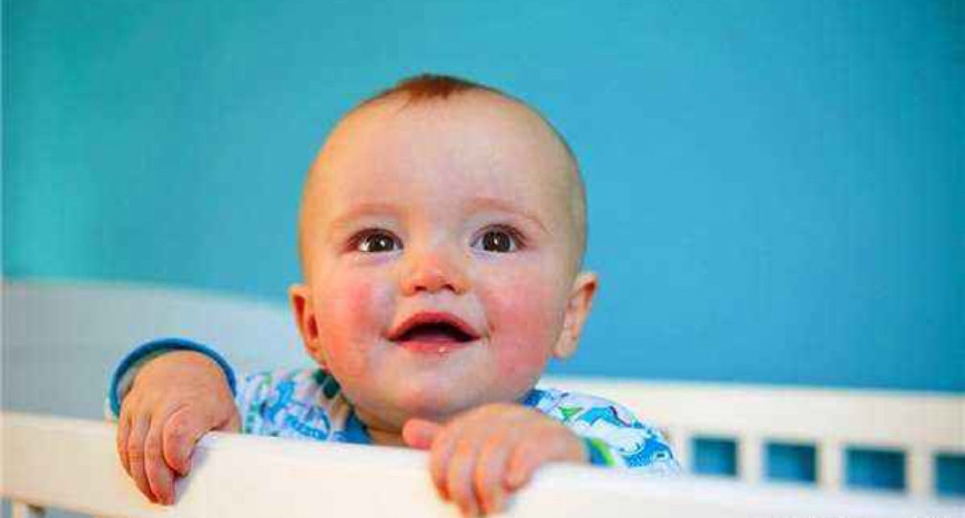 宝宝湿疹了，所以不能洗澡？错了，会加重湿疹的