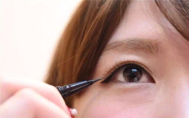 目前最好用的眼线笔,全球公认最好用的10大眼线胶笔