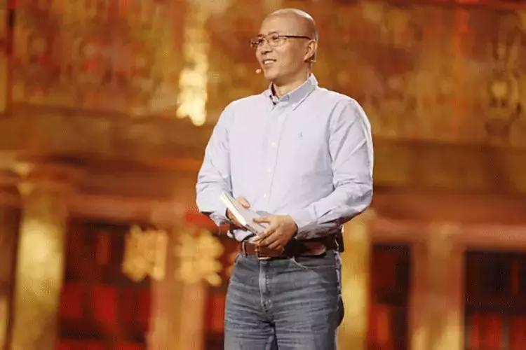 董卿回归的视频,董卿重回舞台