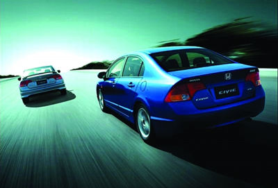 高速路上怎样正确超车,在高速公路上如何安全超车