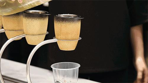 近期排队很火的网红茶 (排队最好的网红茶)