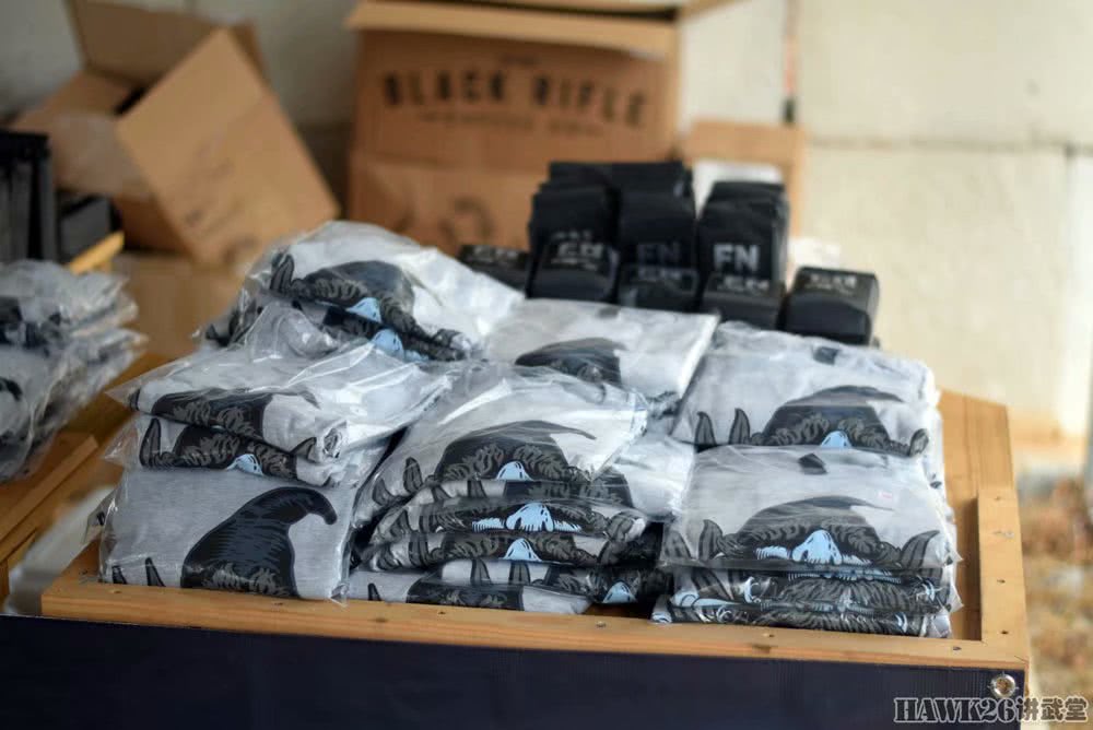 美国土豪枪迷聚会：昂贵的FNSCAR步枪就是门票