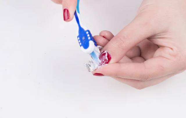 洗白袜子的小妙招及原理,白色袜子变黄了怎么快速洗白