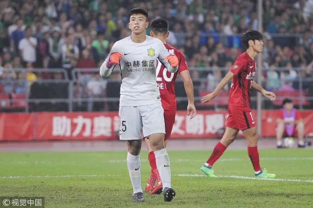 这就是优秀门将的基本功,21岁打中单