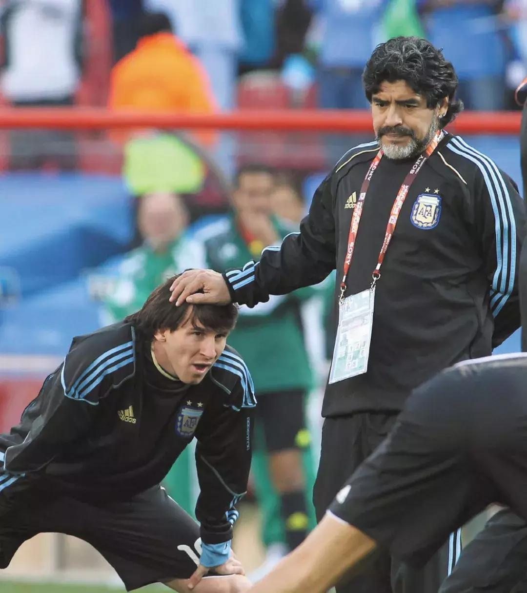 球王贝利和马拉多纳合照,球王贝利和博尔特