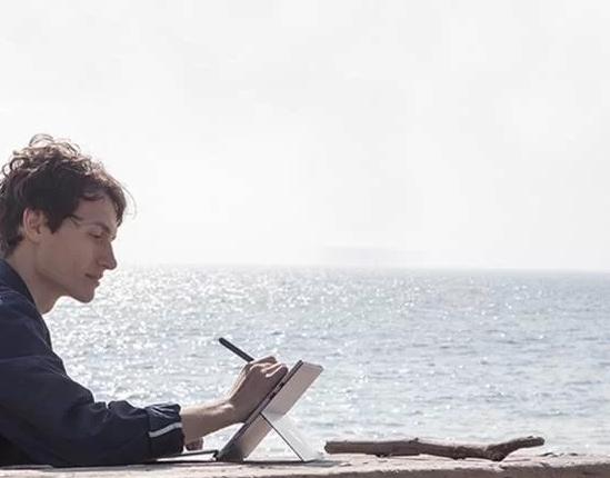 世界杯来临，办公一族看比赛，可以多一种选择