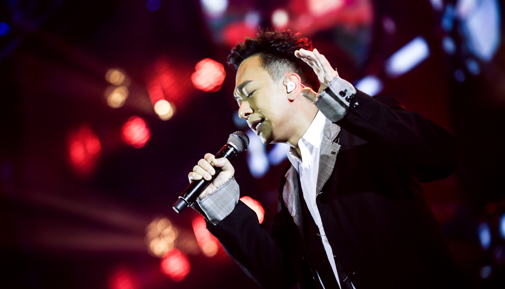 致敬黄家驹40周年跨年演唱会回放,万人纪念家驹演唱会