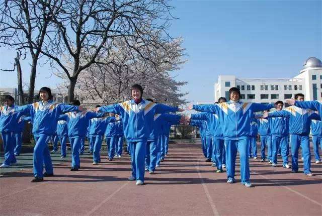 中日学生的差别,日本和中国的学生服装