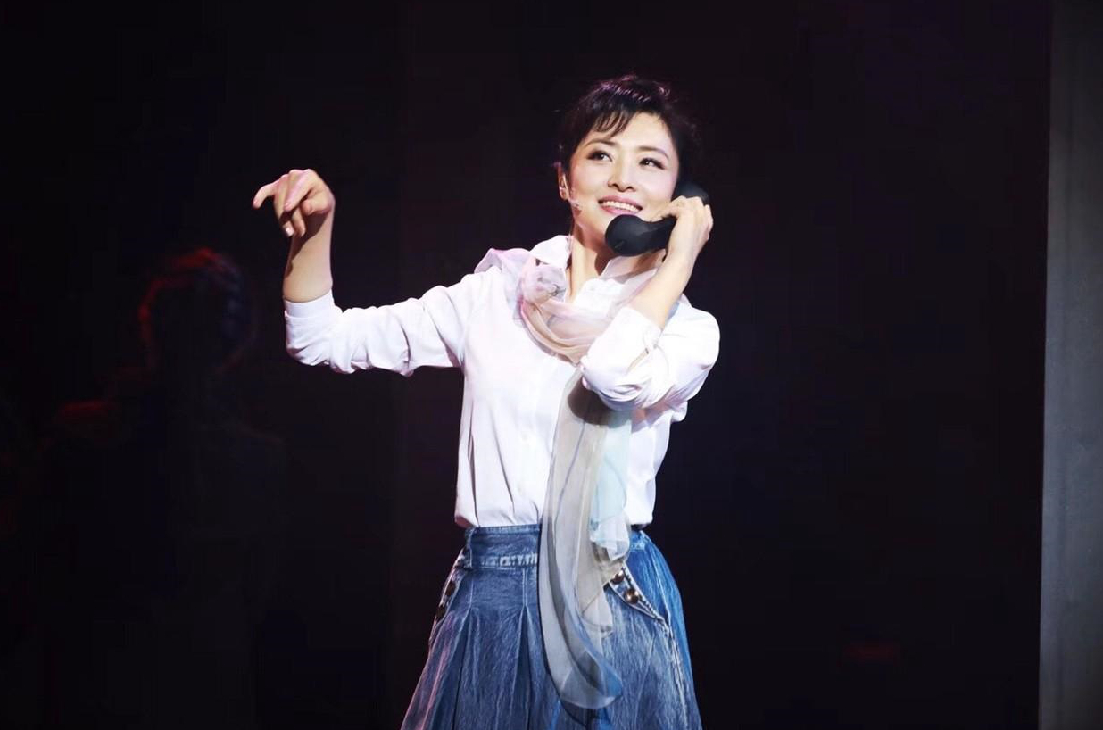 周涛台前幕后秒变脸,周涛跨界话剧演员