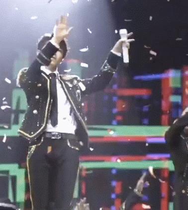 陈伟霆易烊千玺斗舞,易烊千玺和陈伟霆同台