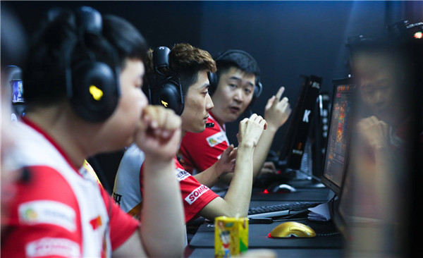 cfpl冠军战队排行榜,cfpl中极具意义的夺冠瞬间