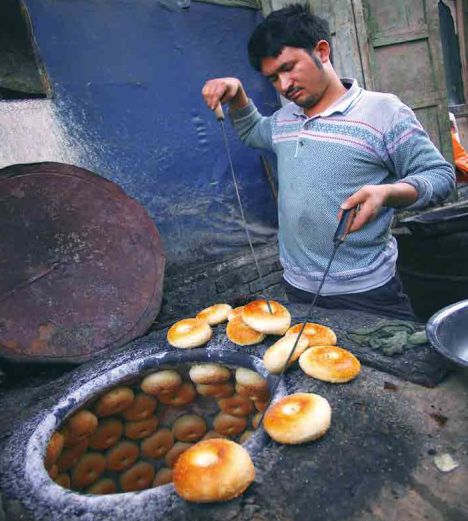 *疆新**人文地理丨一个馕的两极——于固守传统与疯狂创新之间穿梭