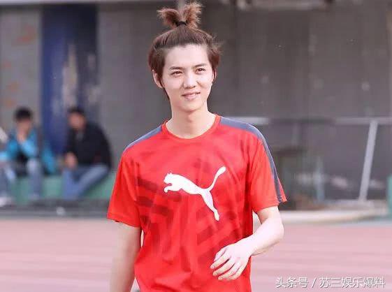 鹿晗踢足球是什么水平,鹿晗是踢足球的吗