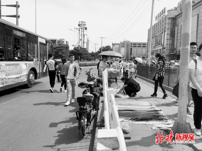 北京木樨园桥便道的游商不见了丰台区用这招防止他们“打游击”