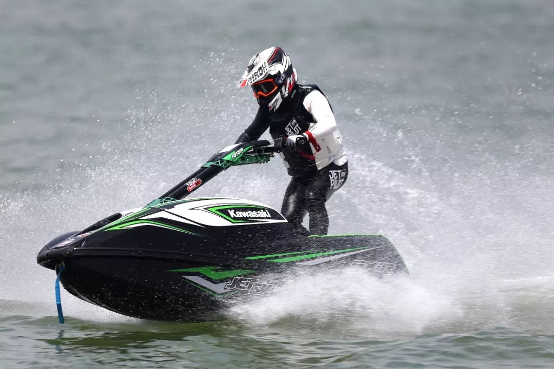 川崎摩托艇1.8T发动机零售价,川崎摩托艇310最新款测评