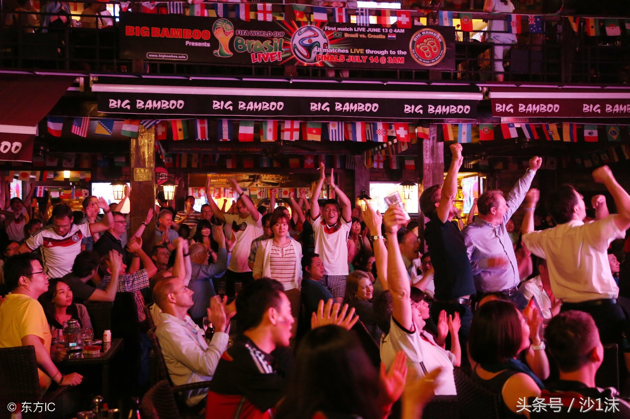 如果你的男朋友是个足球迷,男友是足球迷