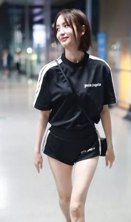 关晓彤世界杯,世界杯如何穿衣搭配好看