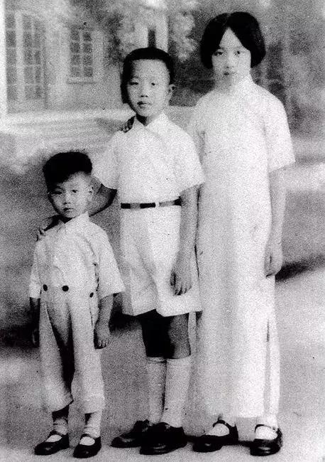 94岁裸捐1857万，她是中国最后一个穿裙子的先生，却从未上热搜，少人问津……