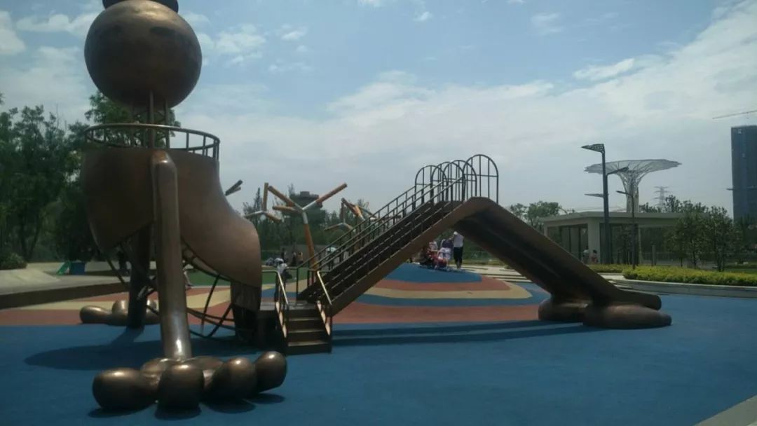 儿童玩耍金属滑梯被烫伤怎么处理,孩子玩滑滑梯屁股被烫伤