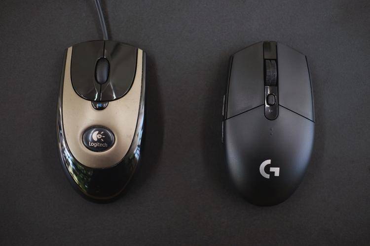 百元高性价比游戏鼠标推荐,百元轻量化的无线游戏鼠标推荐