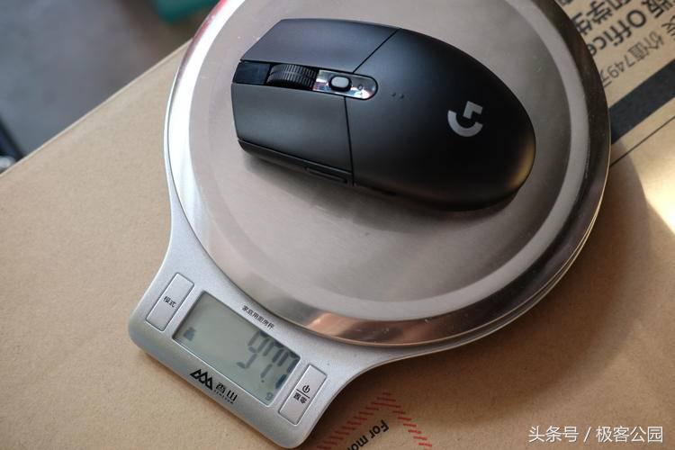 2019公认手感最好的吃鸡游戏鼠标,百元轻量化的无线游戏鼠标推荐