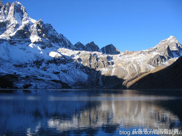 高山王国，千佛之国，佛教发源地，世界唯一非矩形*旗国**——尼泊尔