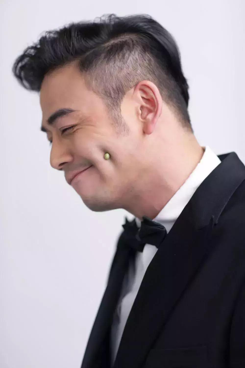 感谢tony老师拯救了一下我的发型,tony老师自己的头发怎么剪