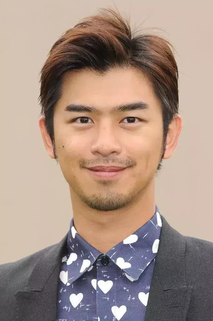 感谢tony老师拯救了一下我的发型,tony老师自己的头发怎么剪