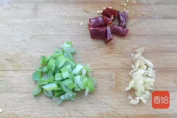 怎样做豌豆炒菜吃的多,豌豆炒米饭最好吃的做法