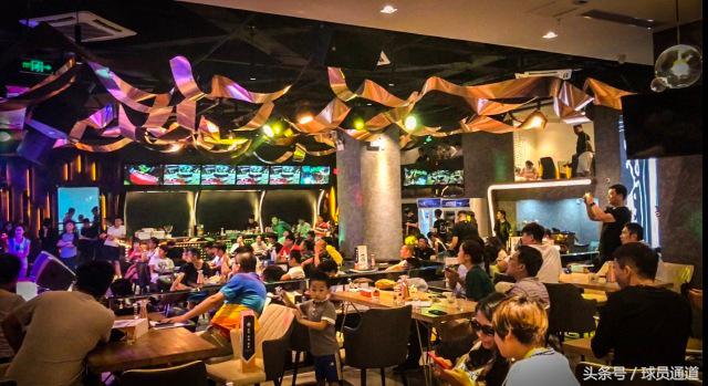 世界杯喝啤酒看球赛,世界杯踢球喝酒