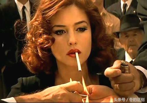 盘点世界杯上各个国家足球宝贝,比足球