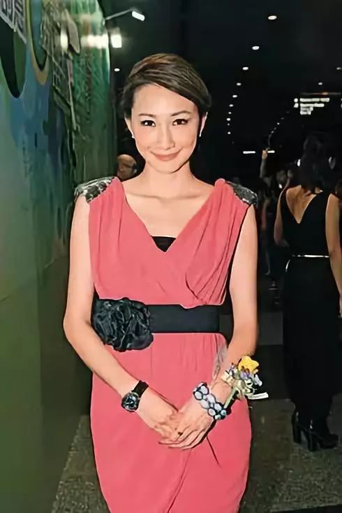 37岁女模特为新戏宣传曾揭黑幕：有人开三千万叫我陪三晚