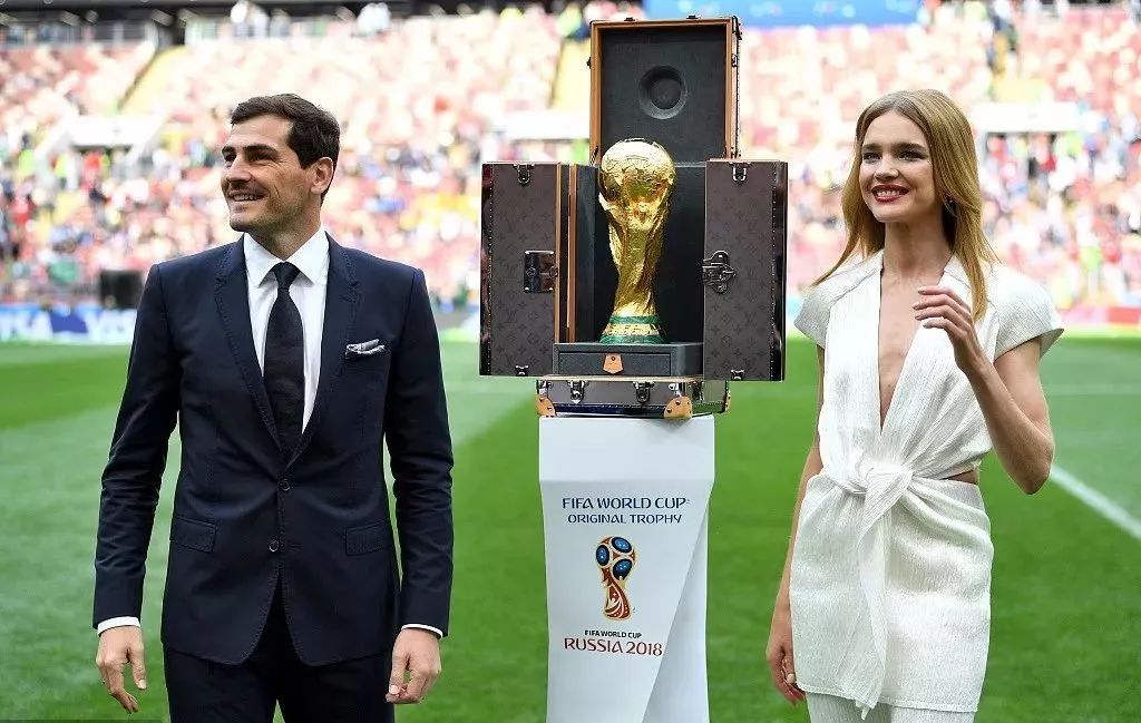 世界杯解说员白岩松,世界杯央视解说惹争议