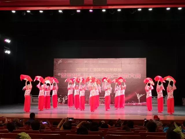 「五星跳跳舞」最炫民族风群芳争*舞艳**翩翩