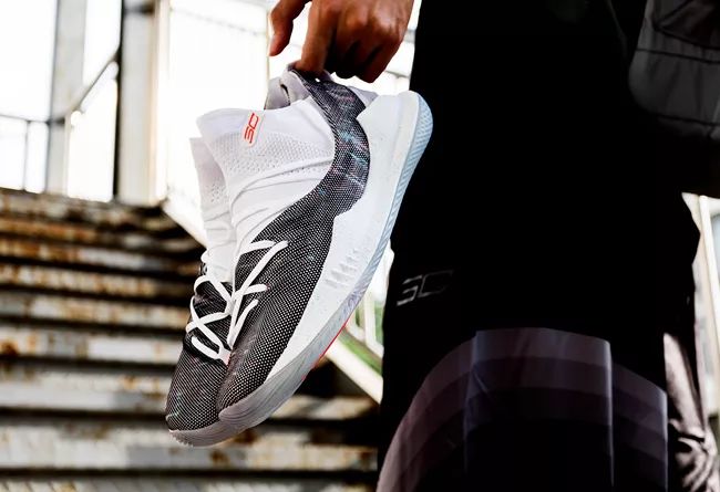 库里战靴7开箱,穿上库里专属球鞋感受极致脚感