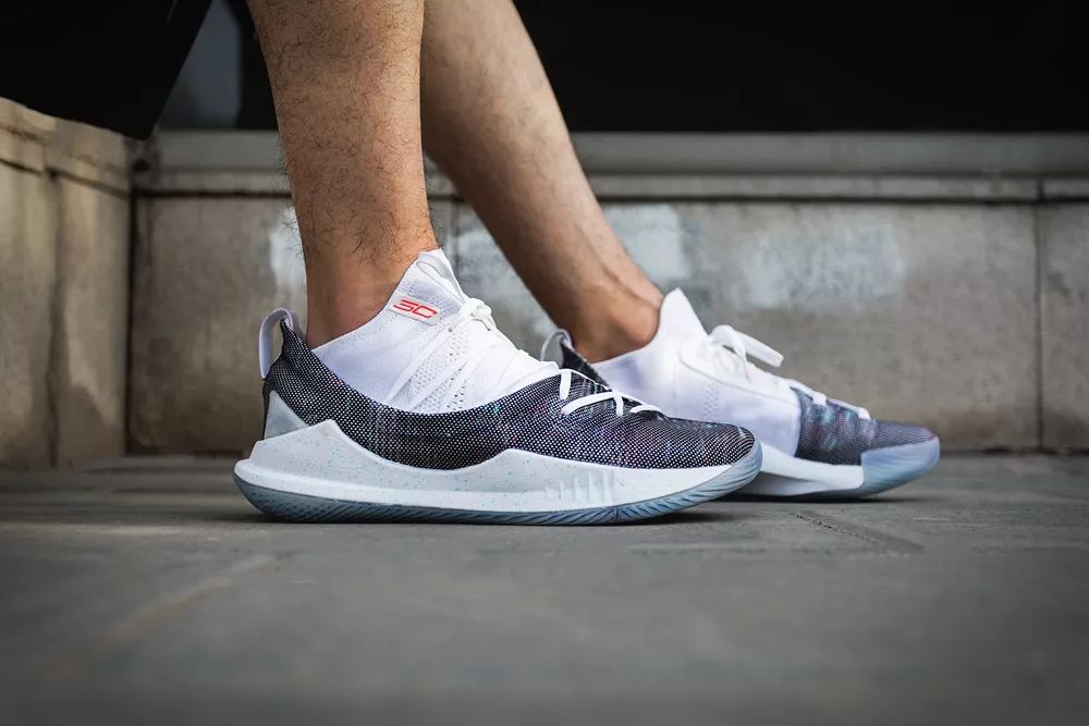 库里战靴7开箱,穿上库里专属球鞋感受极致脚感