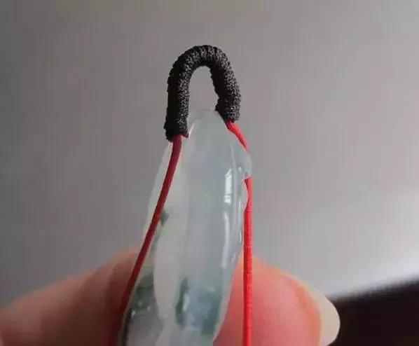 吊坠扣头绳子绑法,有金扣头的吊坠如何绑绳子