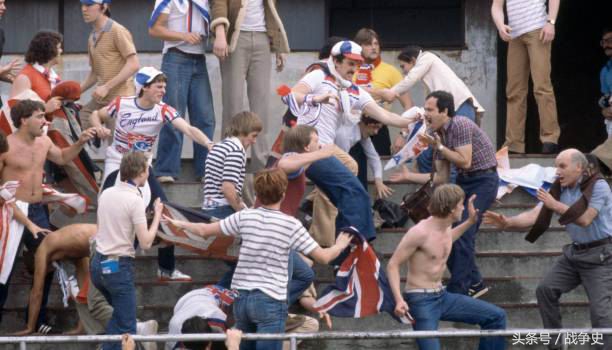 为了世界杯，这些足球流氓拼死搏斗，最终的王者却是这一国