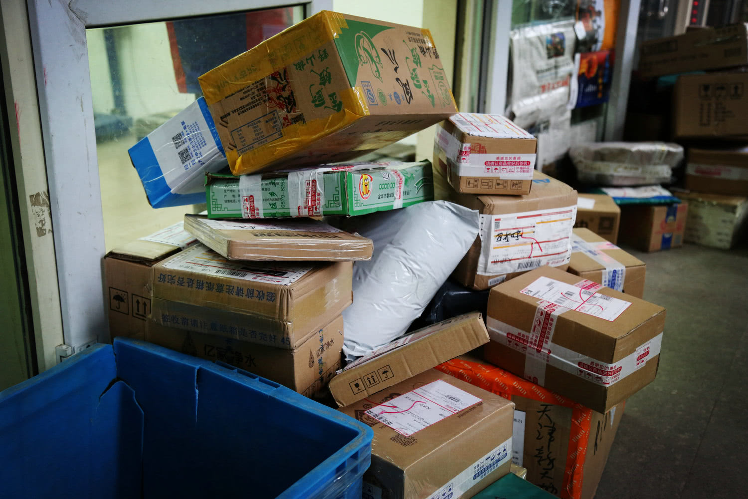 承包快递网点一年能赚多少钱,承包一个快递网点一个月能挣多少