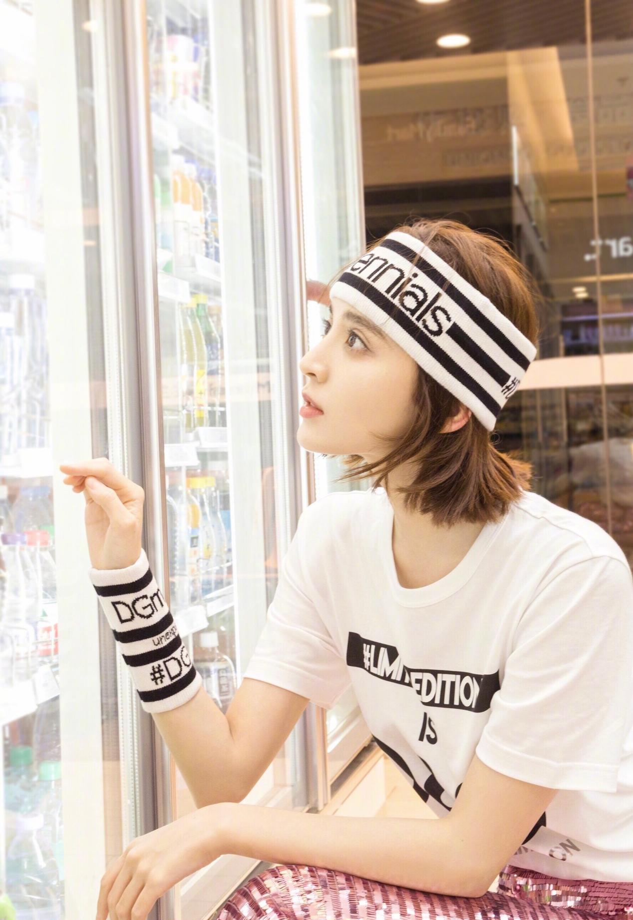 发带这样戴不会掉而且还很好看,发带需要这样戴