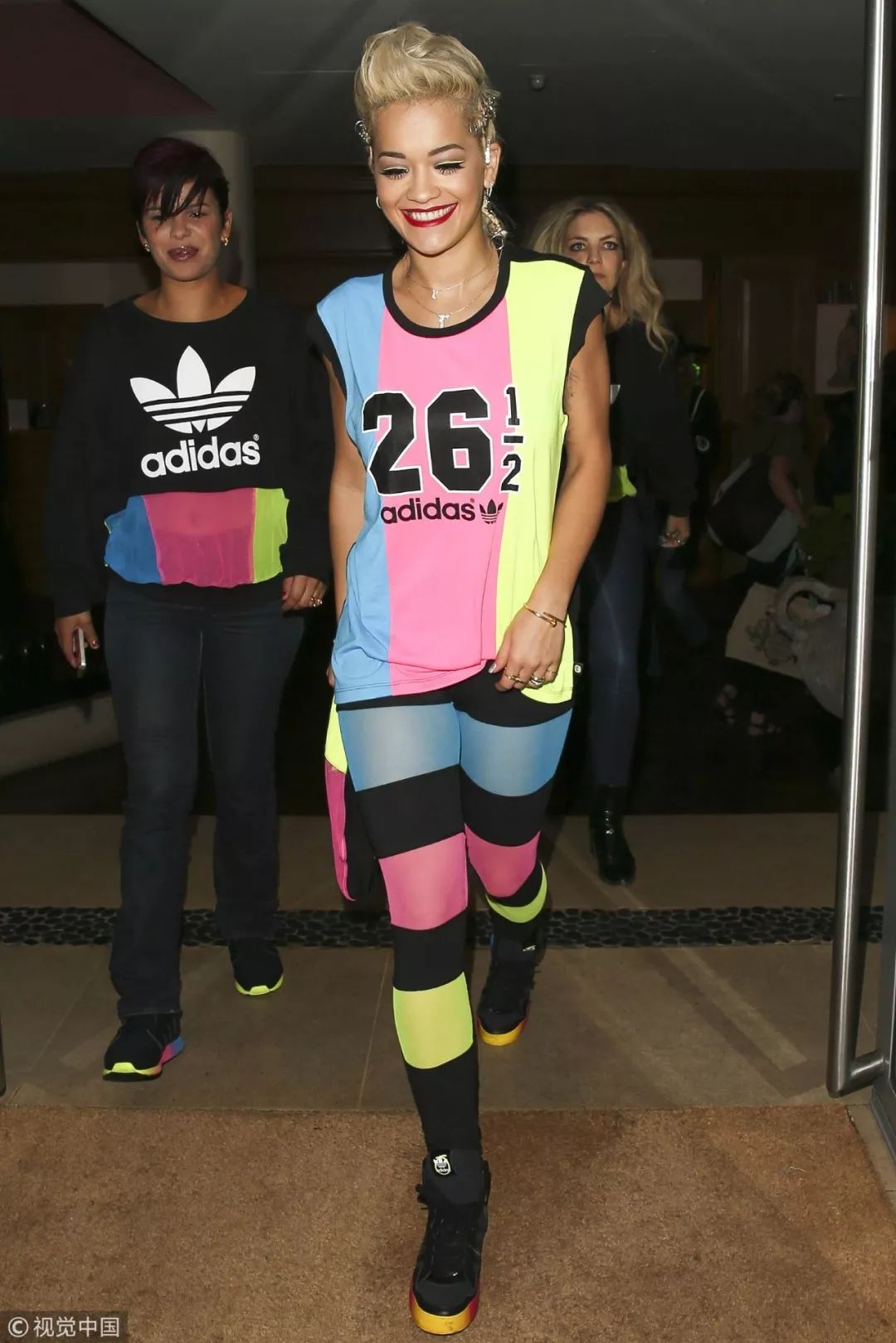 世界杯现场抢到了球衣可以拿走吗,世界杯抢球衣