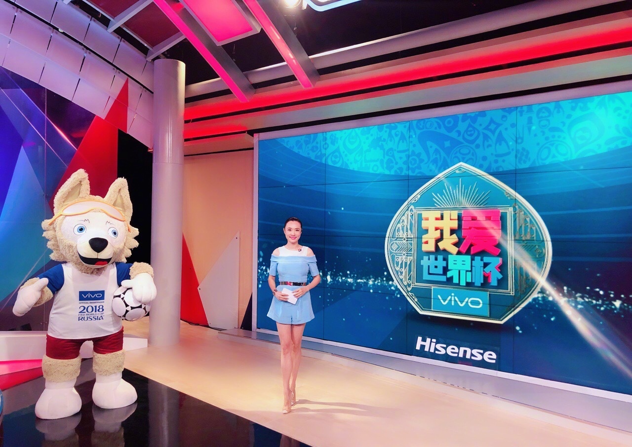 她是《我爱世界杯》足球女主播,也是梅西的球迷,还为偶像改名字