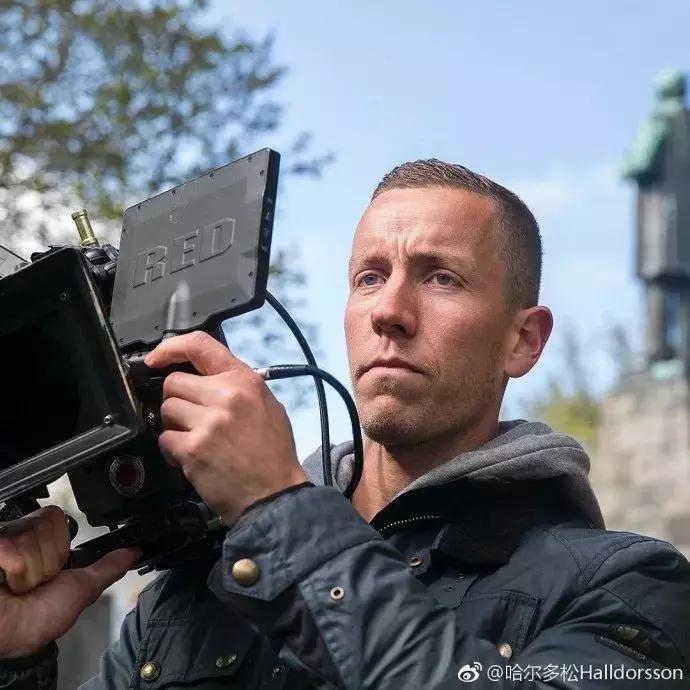 今天被冰岛人刷屏，快笑岔劈了！导演扑球算啥……