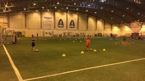 人口仅33万人的冰岛国足队如何战平阿根廷?全民足球拒绝英雄主义