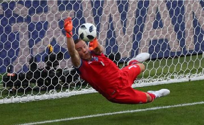 人口仅33万人的冰岛国足队如何战平阿根廷?全民足球拒绝英雄主义