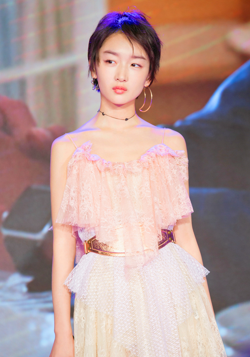 24岁年纪14岁身材高级脸平胸周冬雨衣品飙升支招矮个女生穿搭法