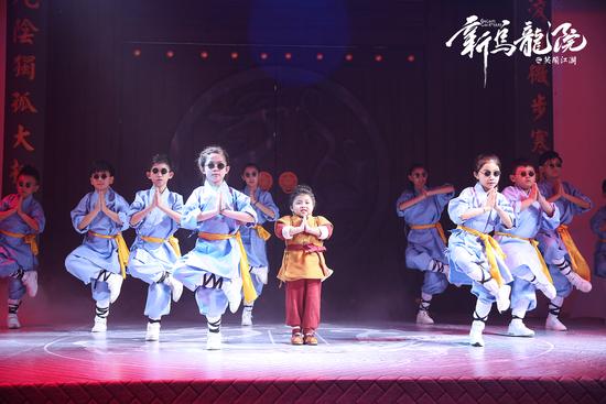 郝劭文吴孟达新乌龙院发布会,郝劭文释小龙吴孟达重聚综艺